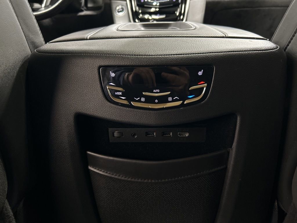 Used 2020 Cadillac Escalade Platinum image 28