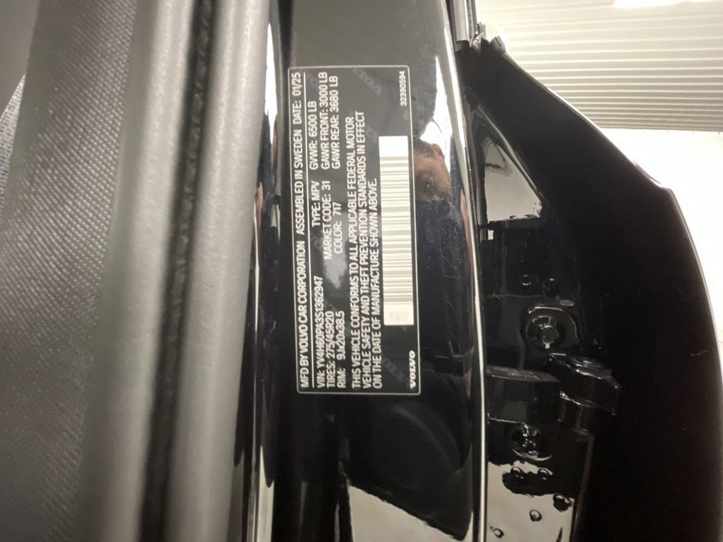 New 2025 Volvo XC90 T8 Core w/ Climate Package image 21