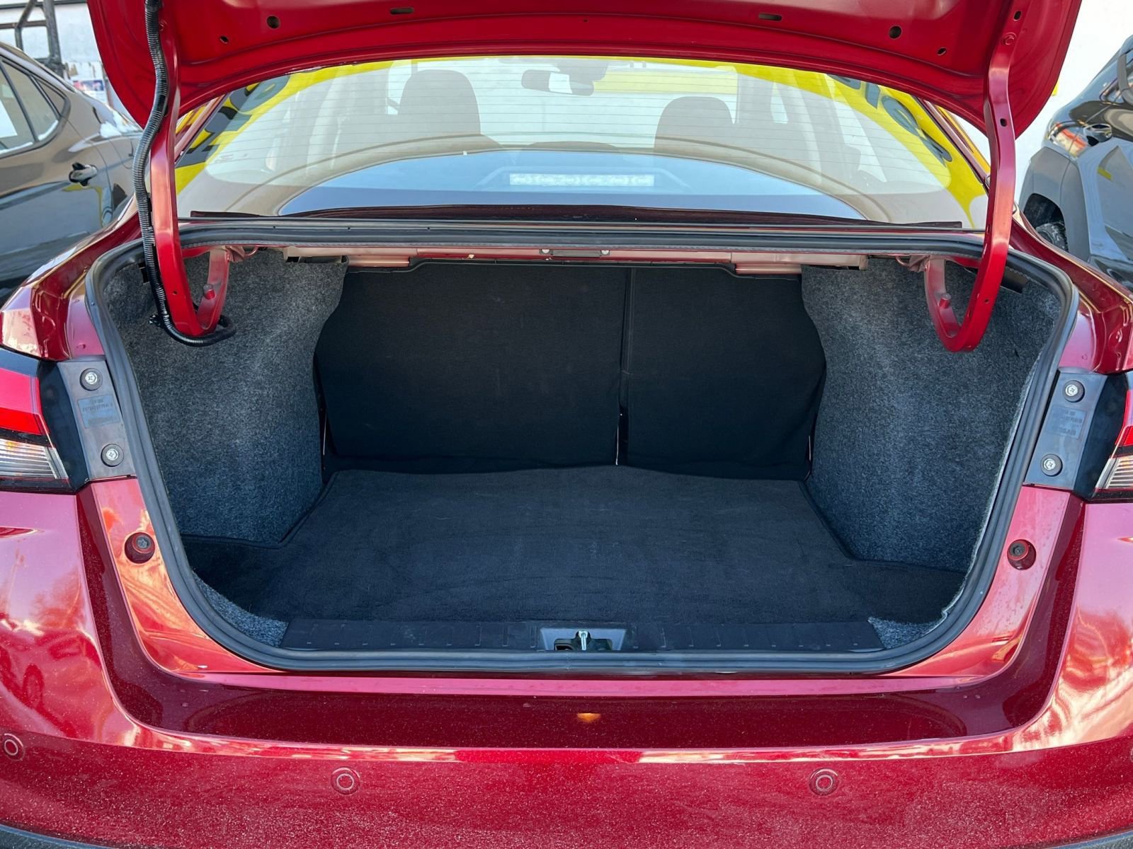 Used 2025 Nissan Versa SV image 27