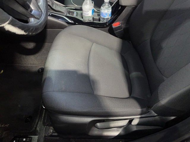 Used 2021 Toyota Corolla LE image 2