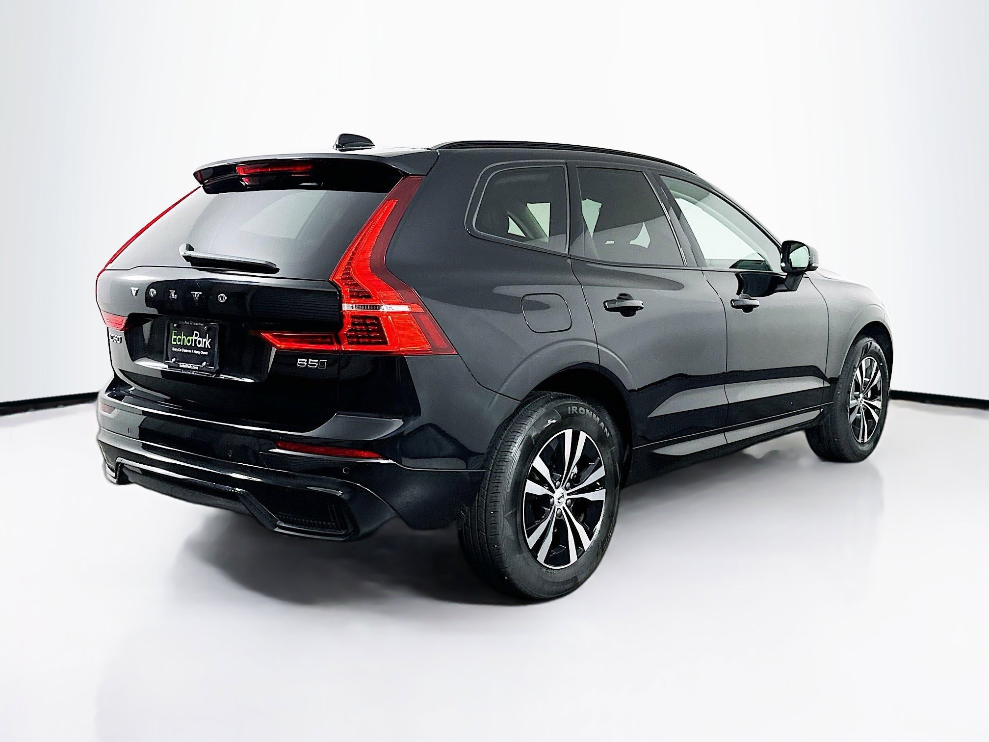 Used 2025 Volvo XC60 B5 Core image 9