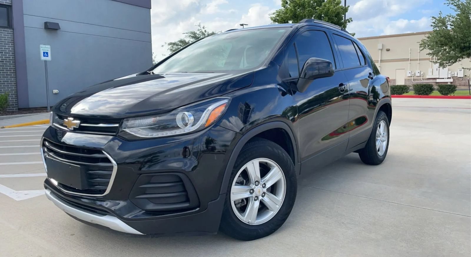 Used 2021 Chevrolet Trax LT w/ LT Convenience Package FWD image 21