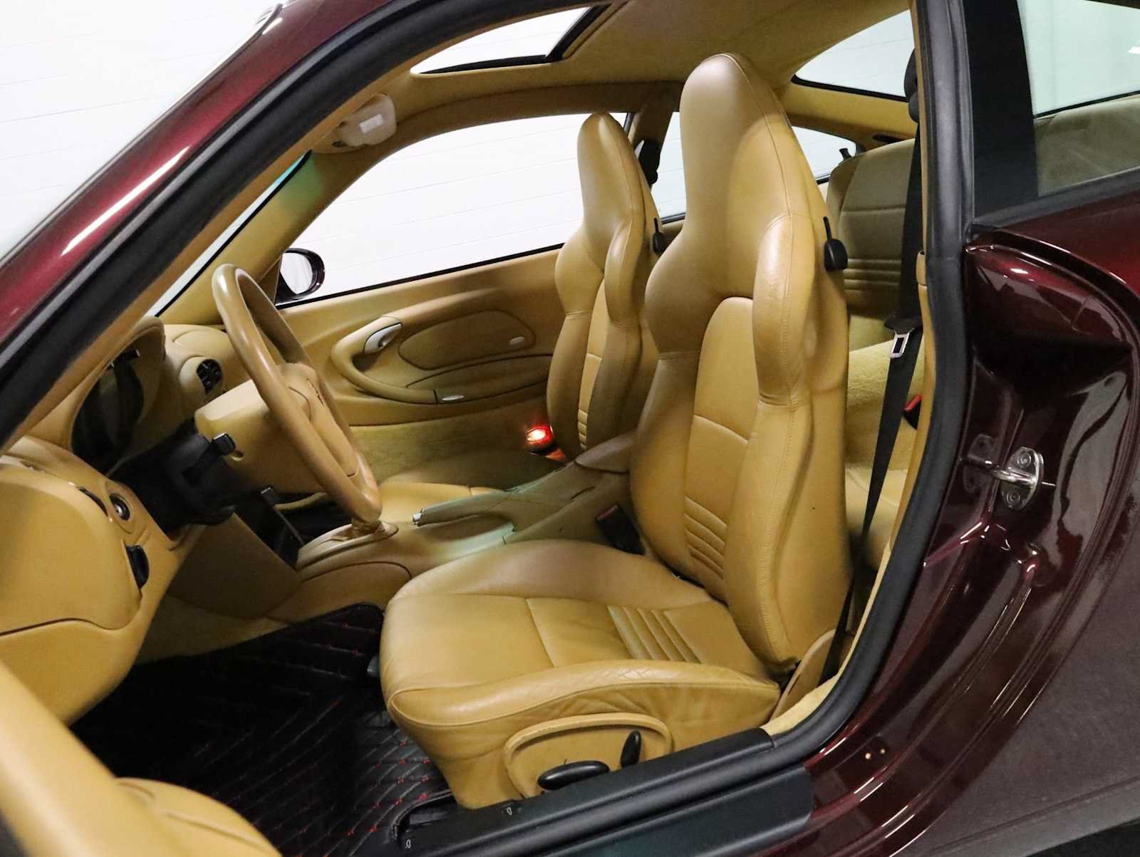 Used 2004 Porsche 911 Carrera RWD image 5