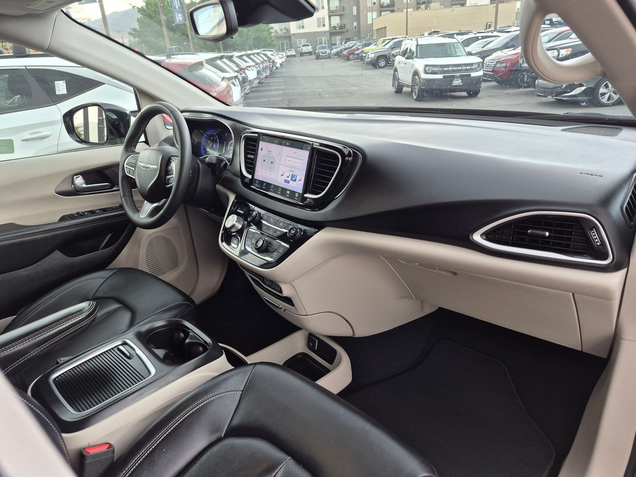 Used 2024 Chrysler Pacifica Touring-L FWD image 30