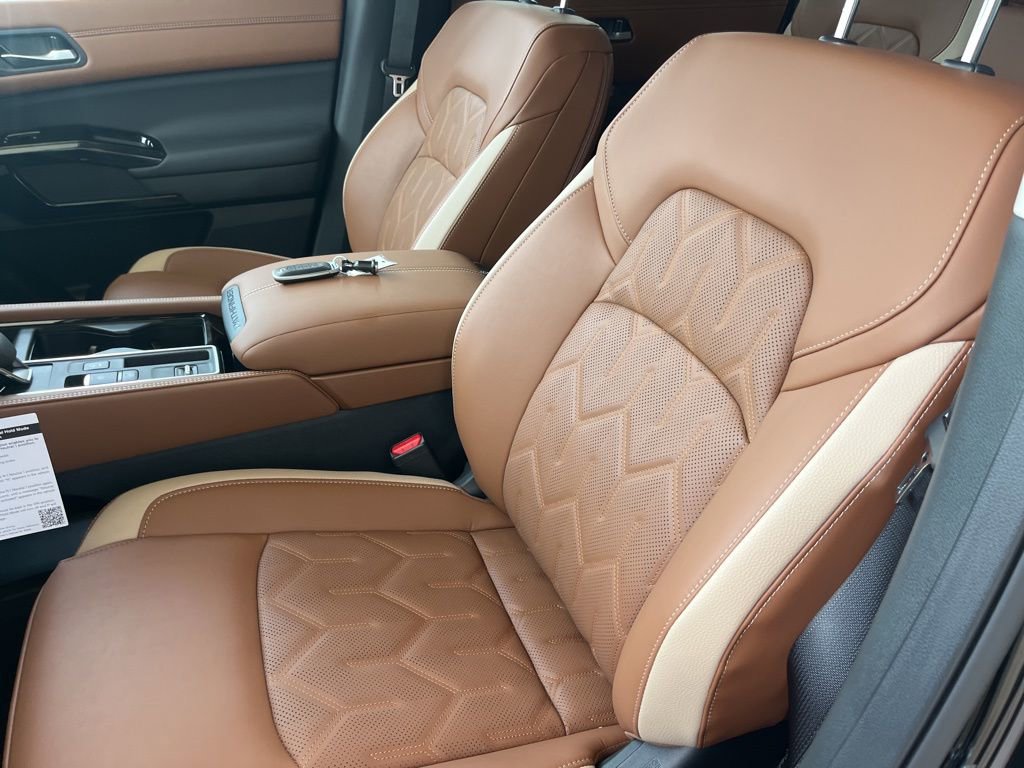 New 2026 Nissan Pathfinder Platinum w/ Cargo Package FWD image 8