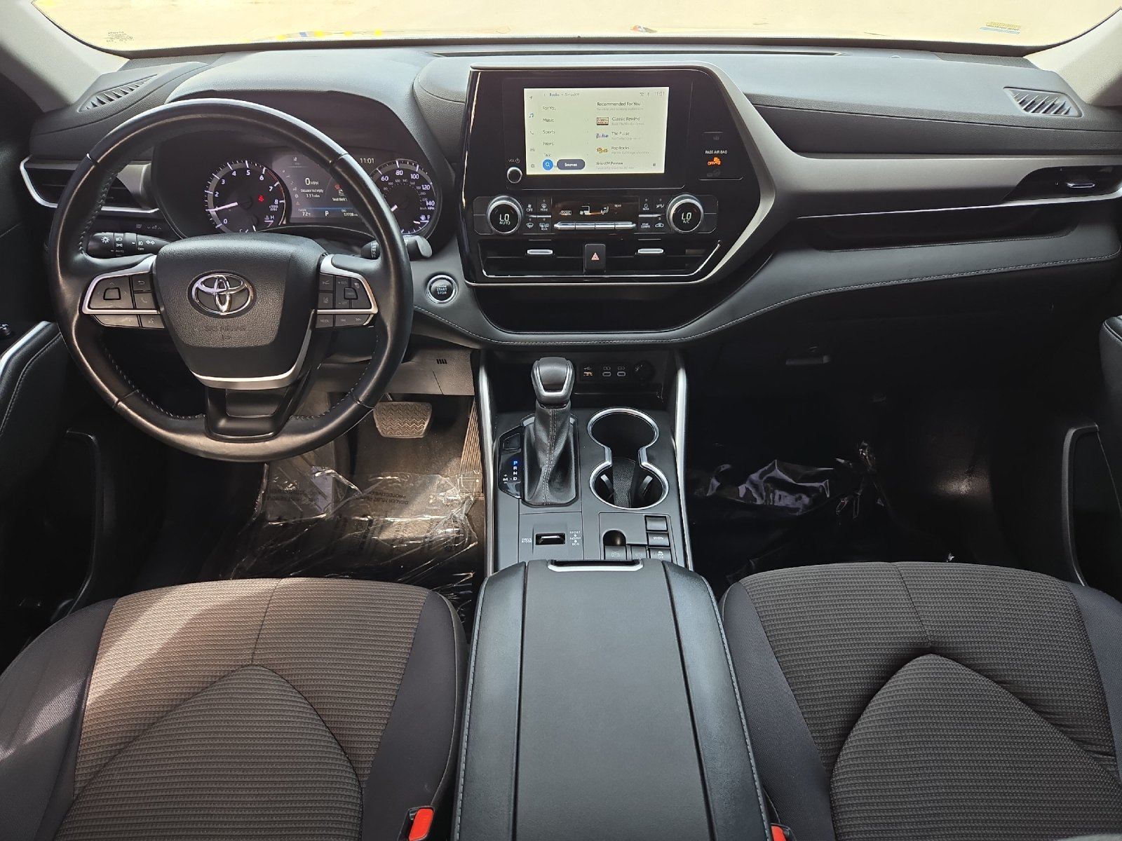 Used 2023 Toyota Highlander LE FWD image 12