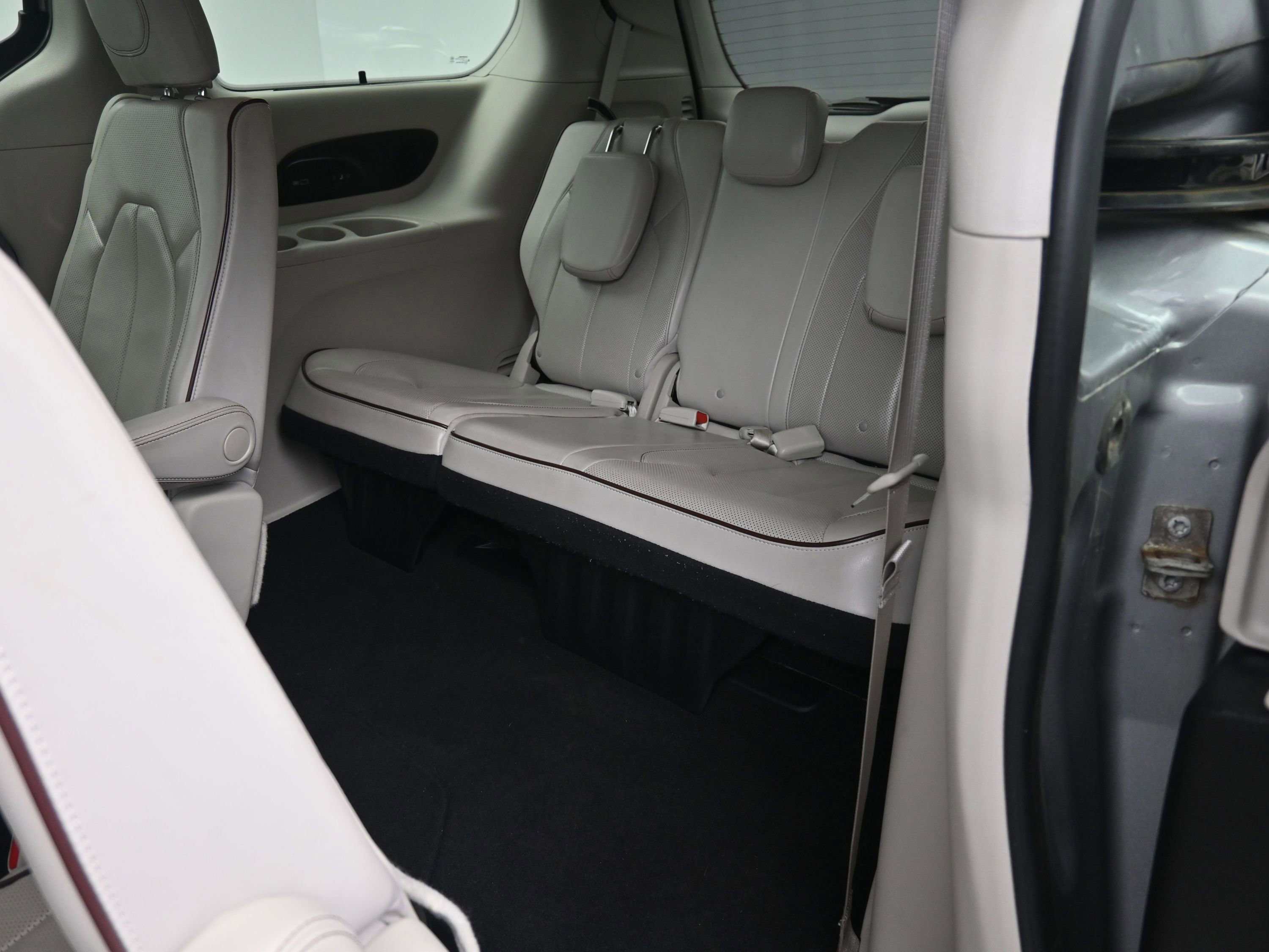 Used 2017 Chrysler Pacifica Limited w/ UConnect Theater Package image 21