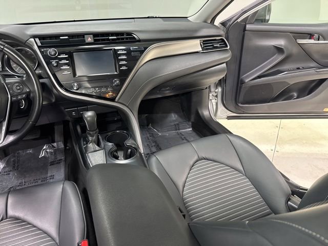 Used 2019 Toyota Camry SE FWD image 19