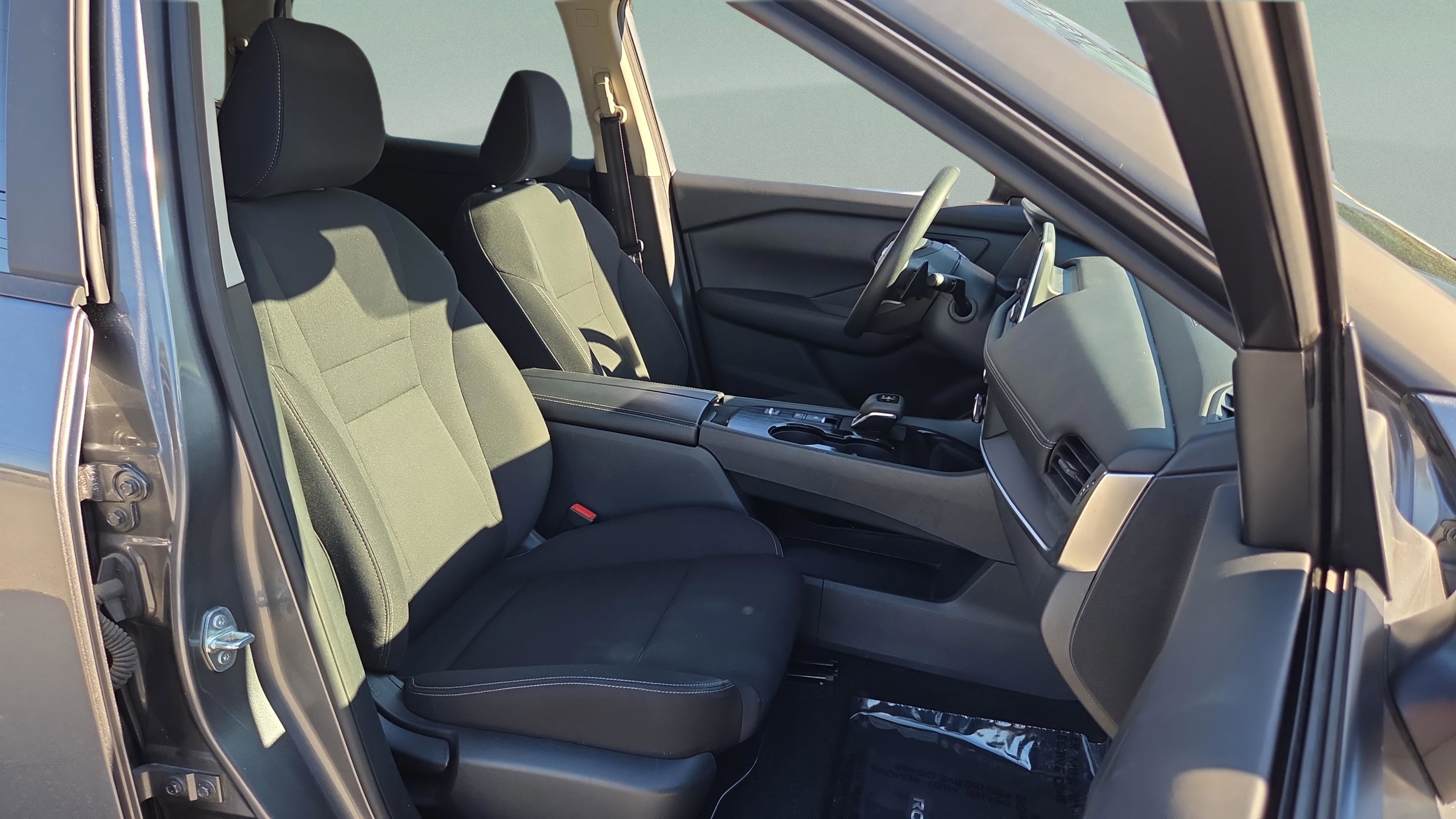 Used 2025 Nissan Rogue S image 17