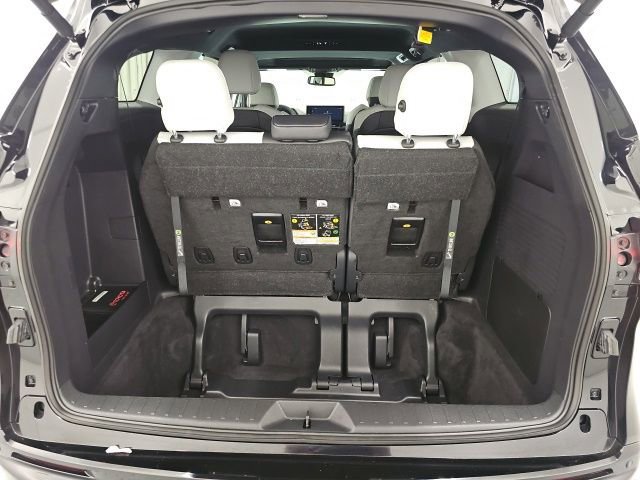 Used 2025 Toyota Sienna XSE FWD image 32
