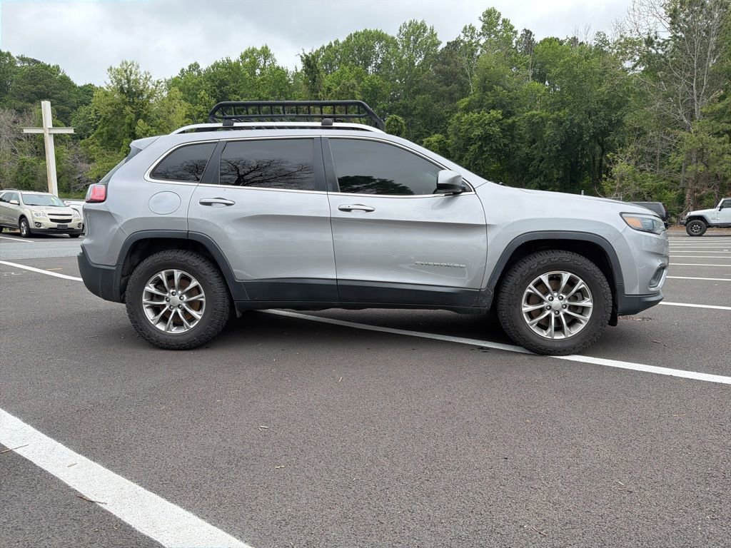 Used 2019 Jeep Cherokee Latitude Plus AWD/4WD image 3