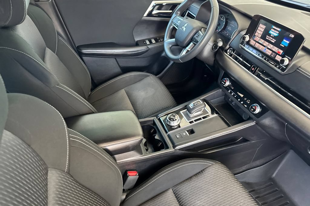 Used 2022 Mitsubishi Outlander ES FWD image 16