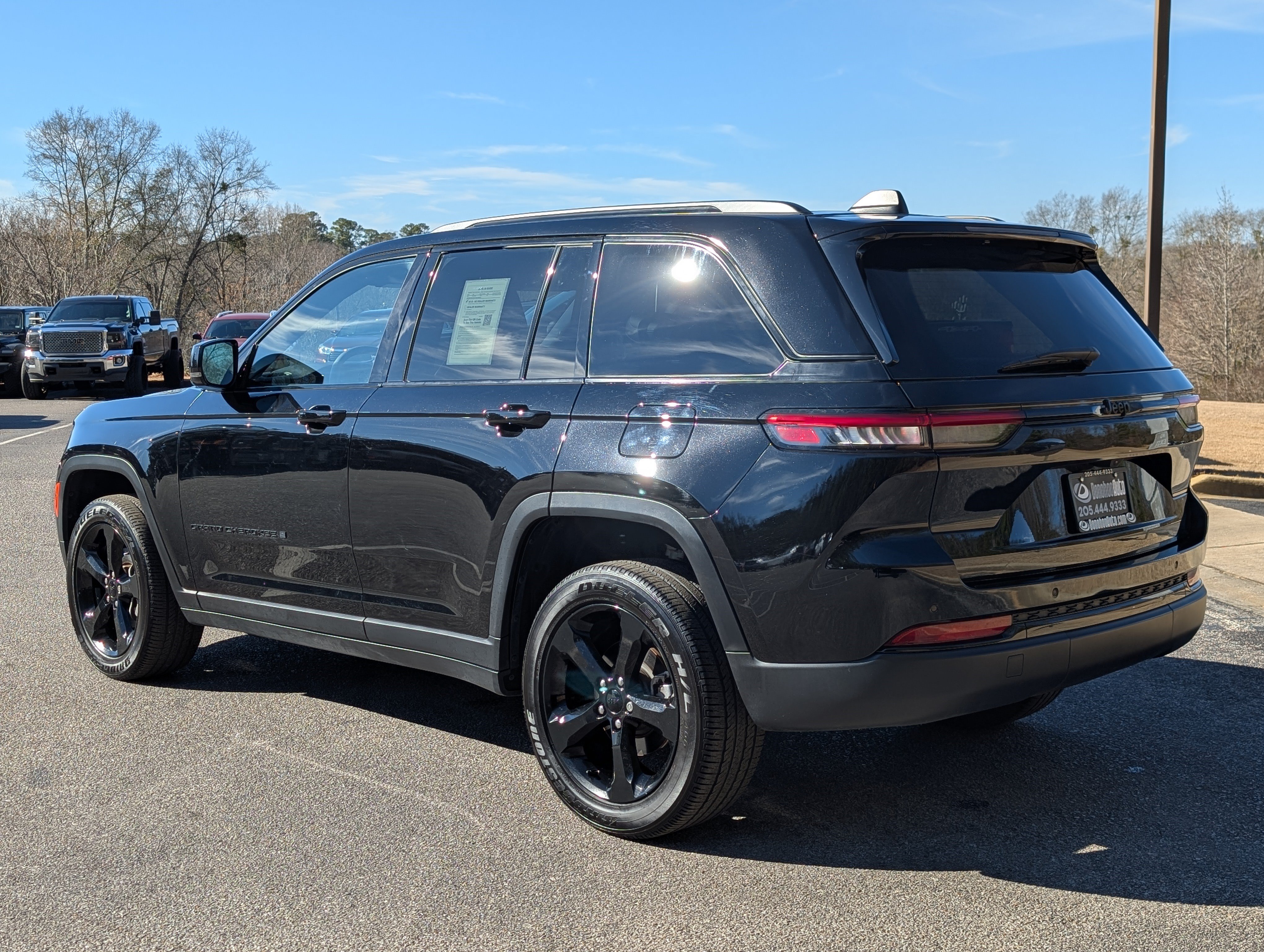 Used 2023 Jeep Grand Cherokee Altitude RWD image 7