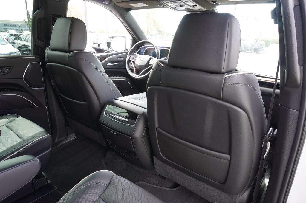 Used 2022 Cadillac Escalade Premium Luxury AWD/4WD image 14
