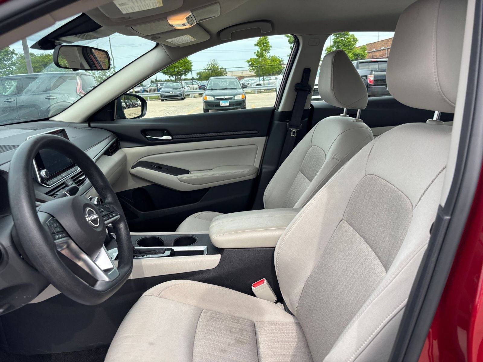 Used 2025 Nissan Altima 2.5 SV FWD image 25
