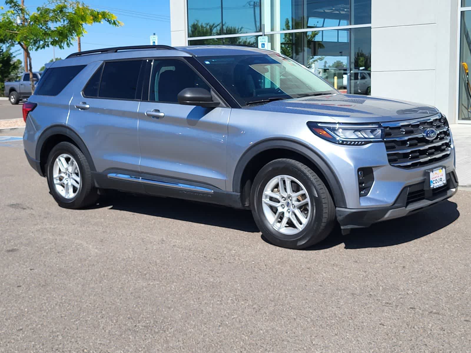 Used 2025 Ford Explorer Active w/ Active Comfort Package RWD image 2