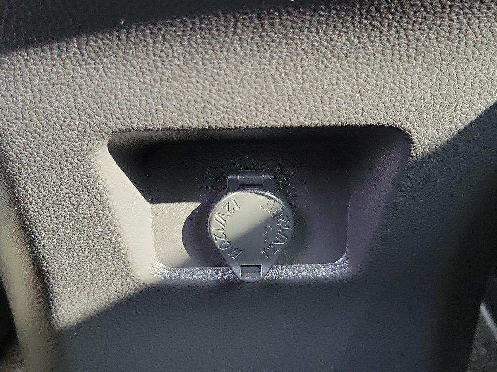 Used 2022 Toyota RAV4 LE AWD/4WD image 14