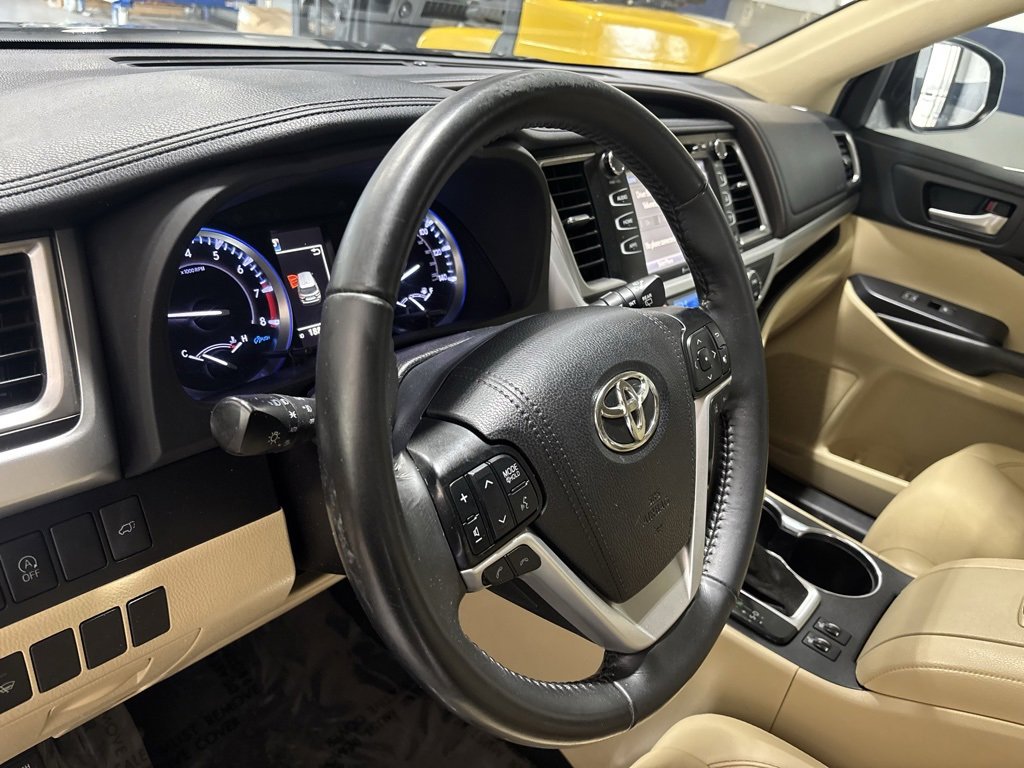 Used 2019 Toyota Highlander XLE image 19
