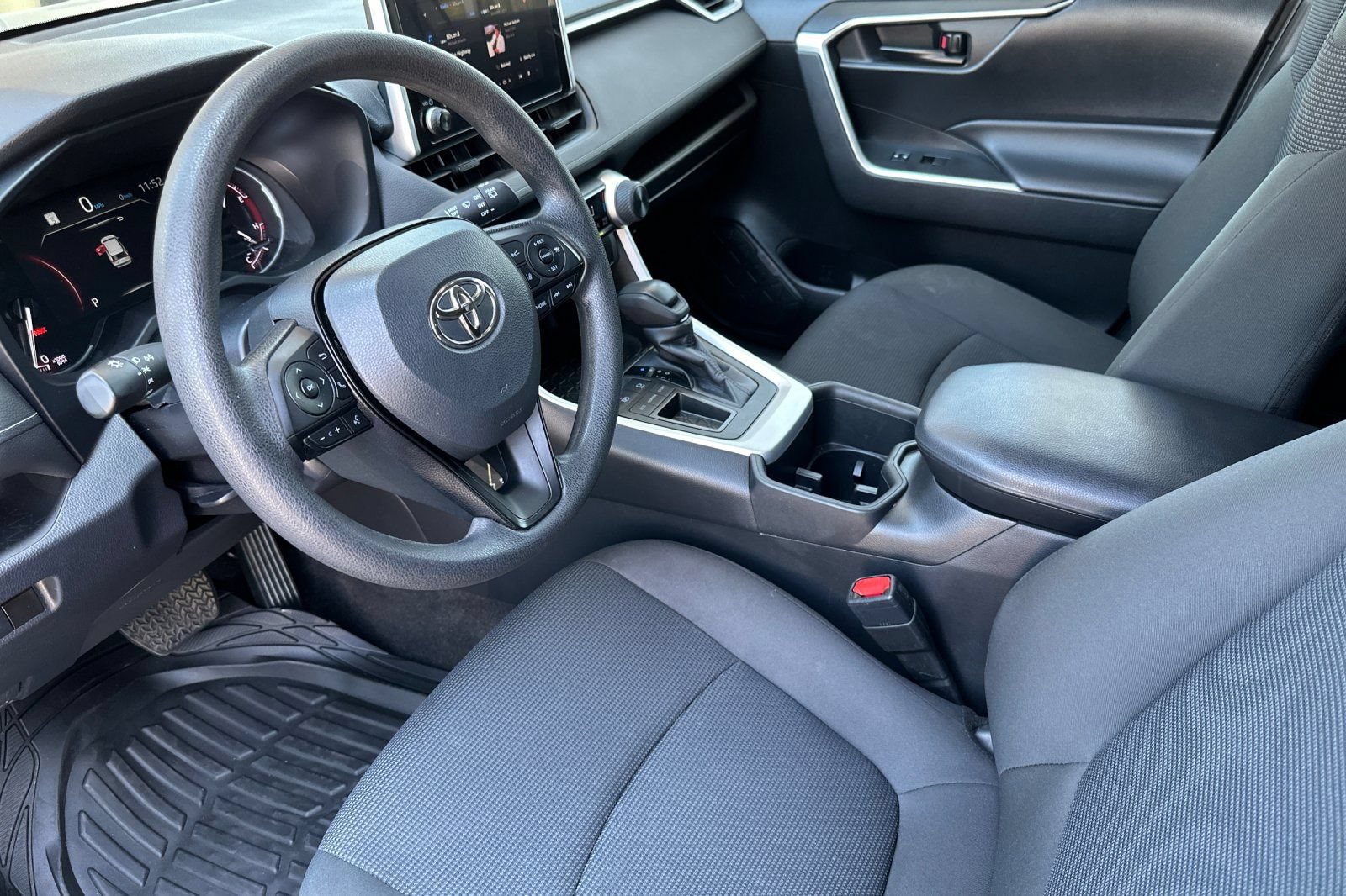 Used 2023 Toyota RAV4 LE FWD image 10