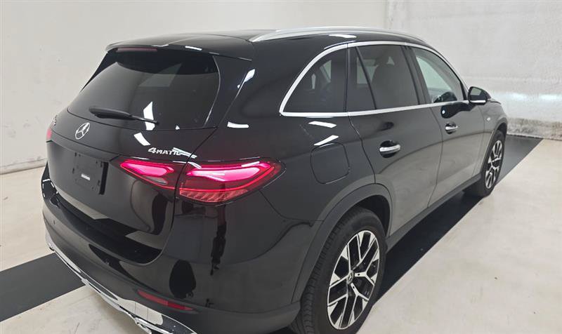 Used 2025 Mercedes-Benz GLC 350e 4MATIC w/ Driver Assistance Package image 4