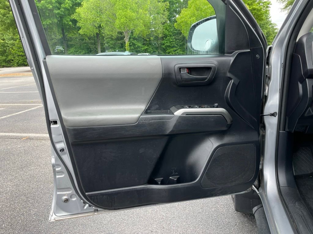 Used 2020 Toyota Tacoma SR5 RWD image 22