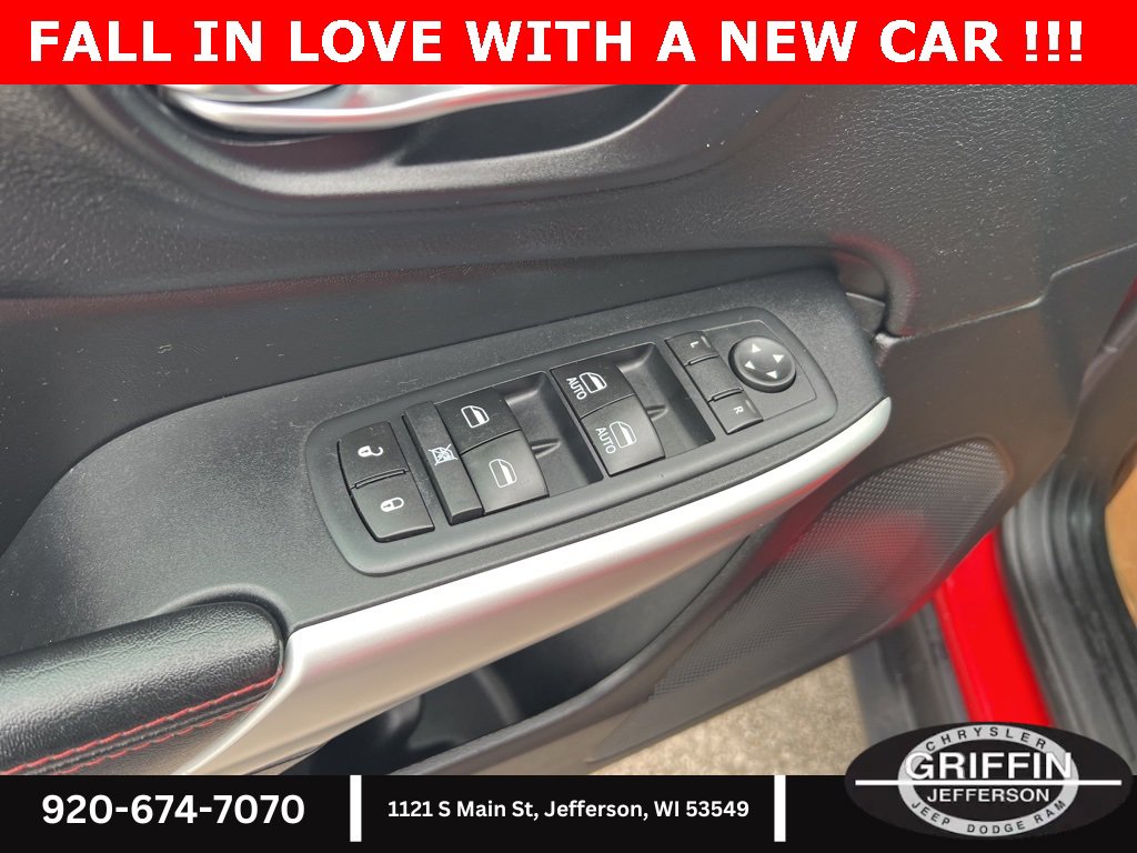 Used 2017 Jeep Cherokee Trailhawk w/ Cold Weather Group image 15