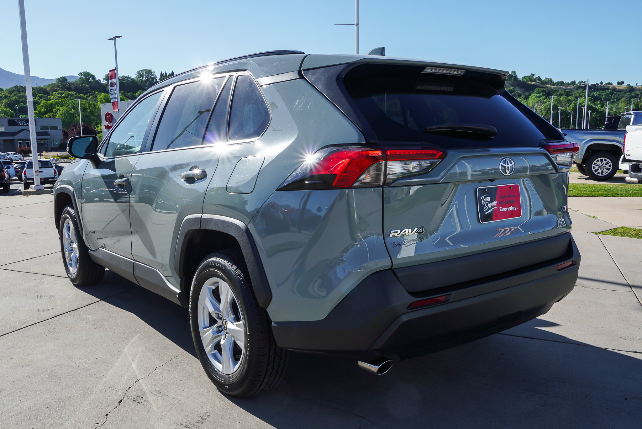 Certified 2021 Toyota RAV4 XLE w/ Convenience Package FWD image 6