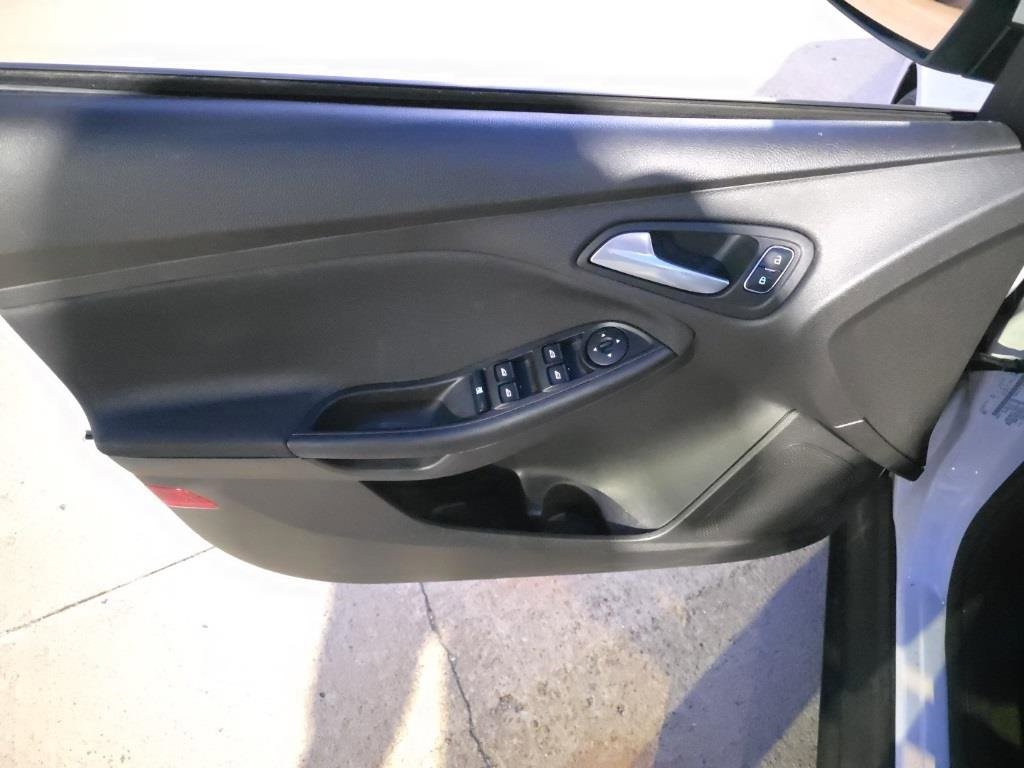 Used 2016 Ford Focus SE w/ Reverse Sensing Package image 11