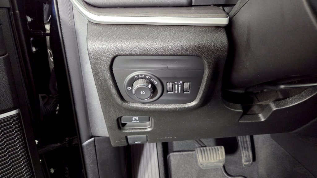 Used 2023 Jeep Grand Cherokee L Limited AWD/4WD image 22