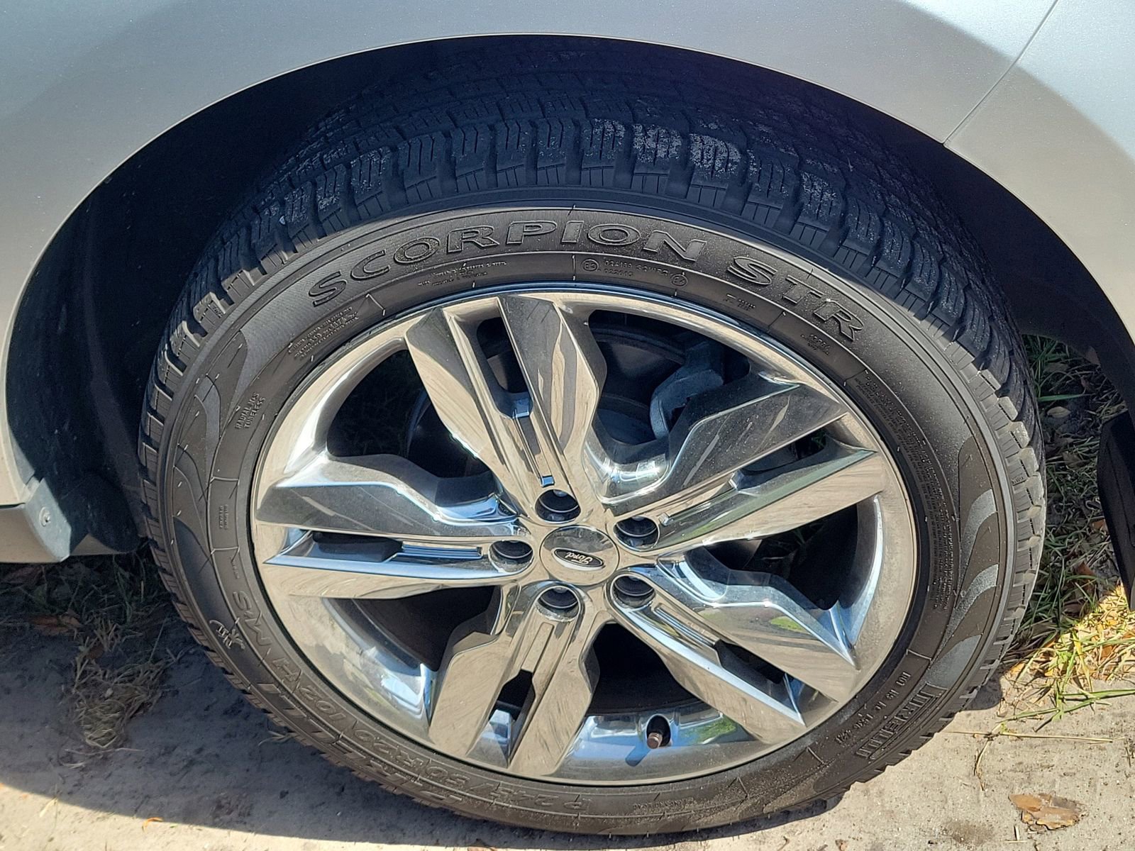 Used 2013 Ford Edge Limited w/ Driver Entry Pkg image 2