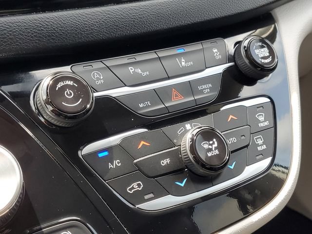 Used 2024 Chrysler Pacifica Touring-L FWD image 21