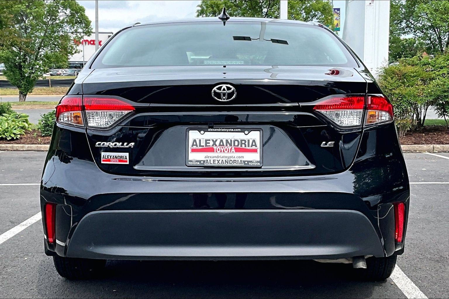 Used 2023 Toyota Corolla LE w/ Carpet Mat Package (TMS) FWD image 4