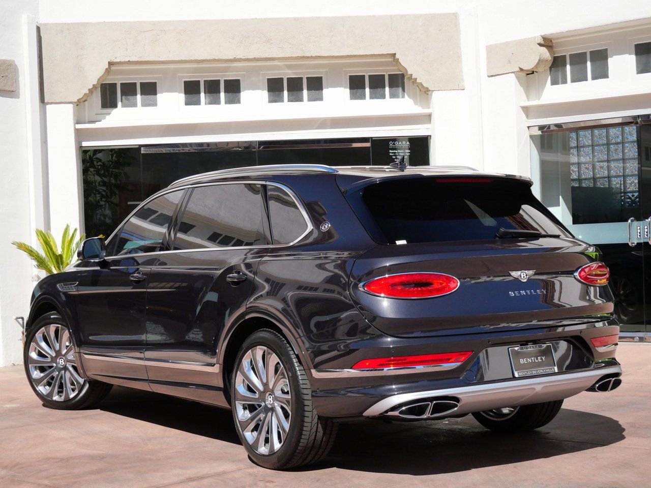 Used 2025 Bentley Bentayga Extended Wheelbase AWD/4WD image 3