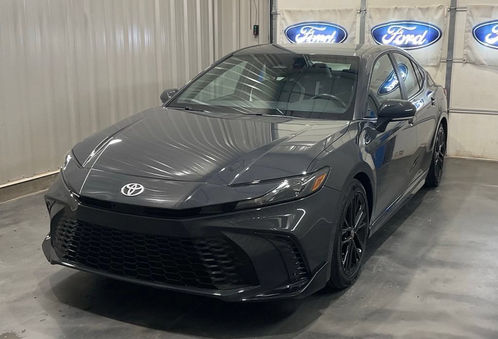 Used 2025 Toyota Camry SE FWD image 3
