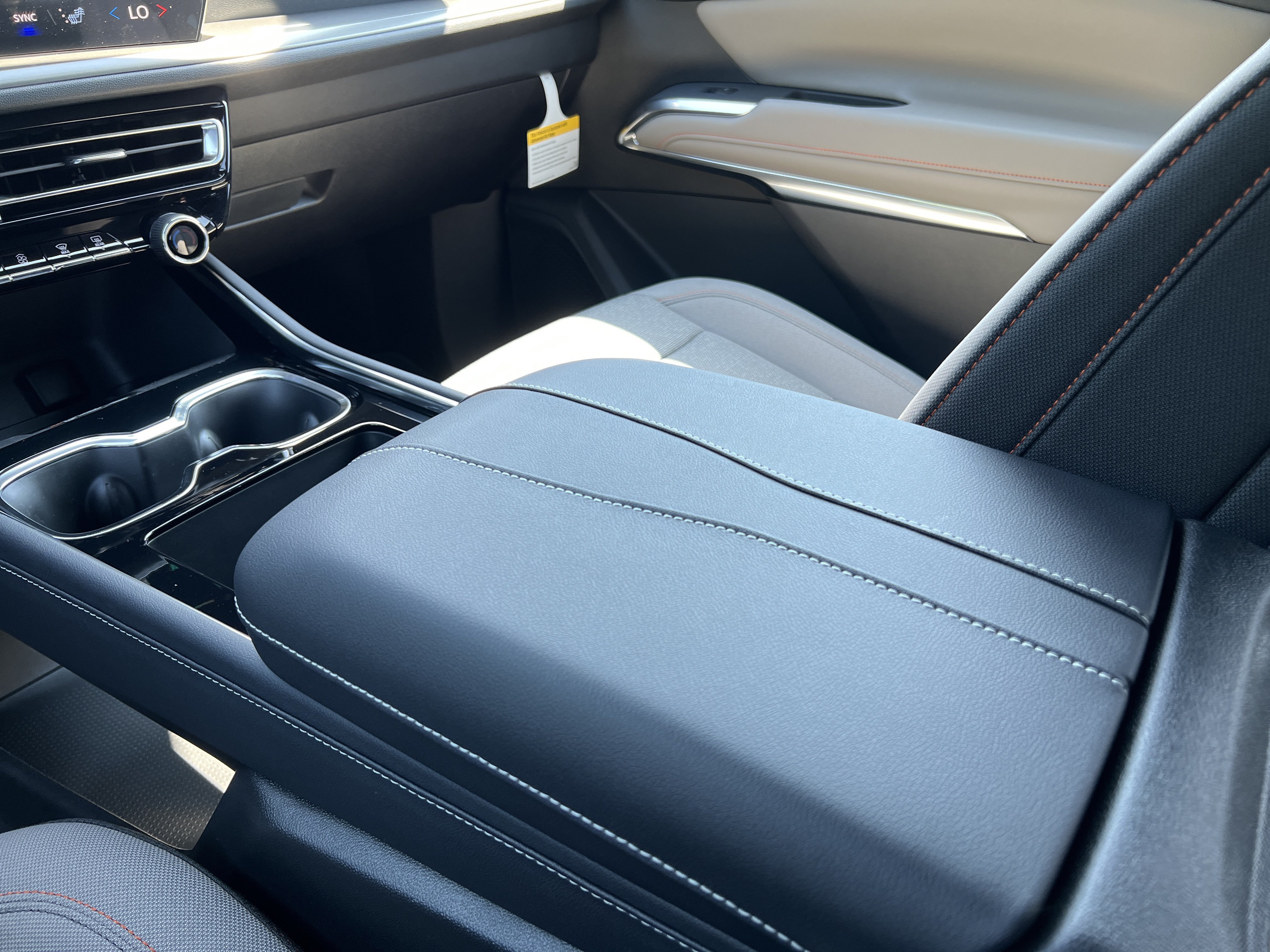 New 2026 Chevrolet Traverse LT w/ Sun and Wheel Package FWD image 28