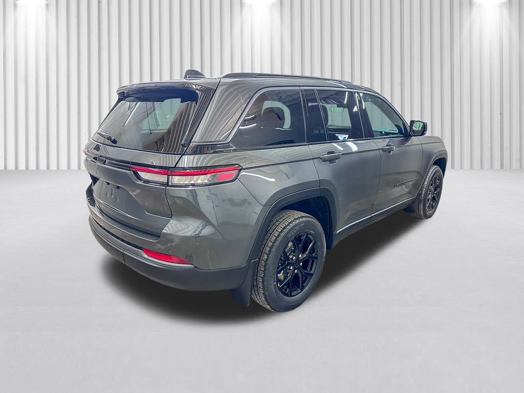 New 2026 Jeep Grand Cherokee Altitude image 5