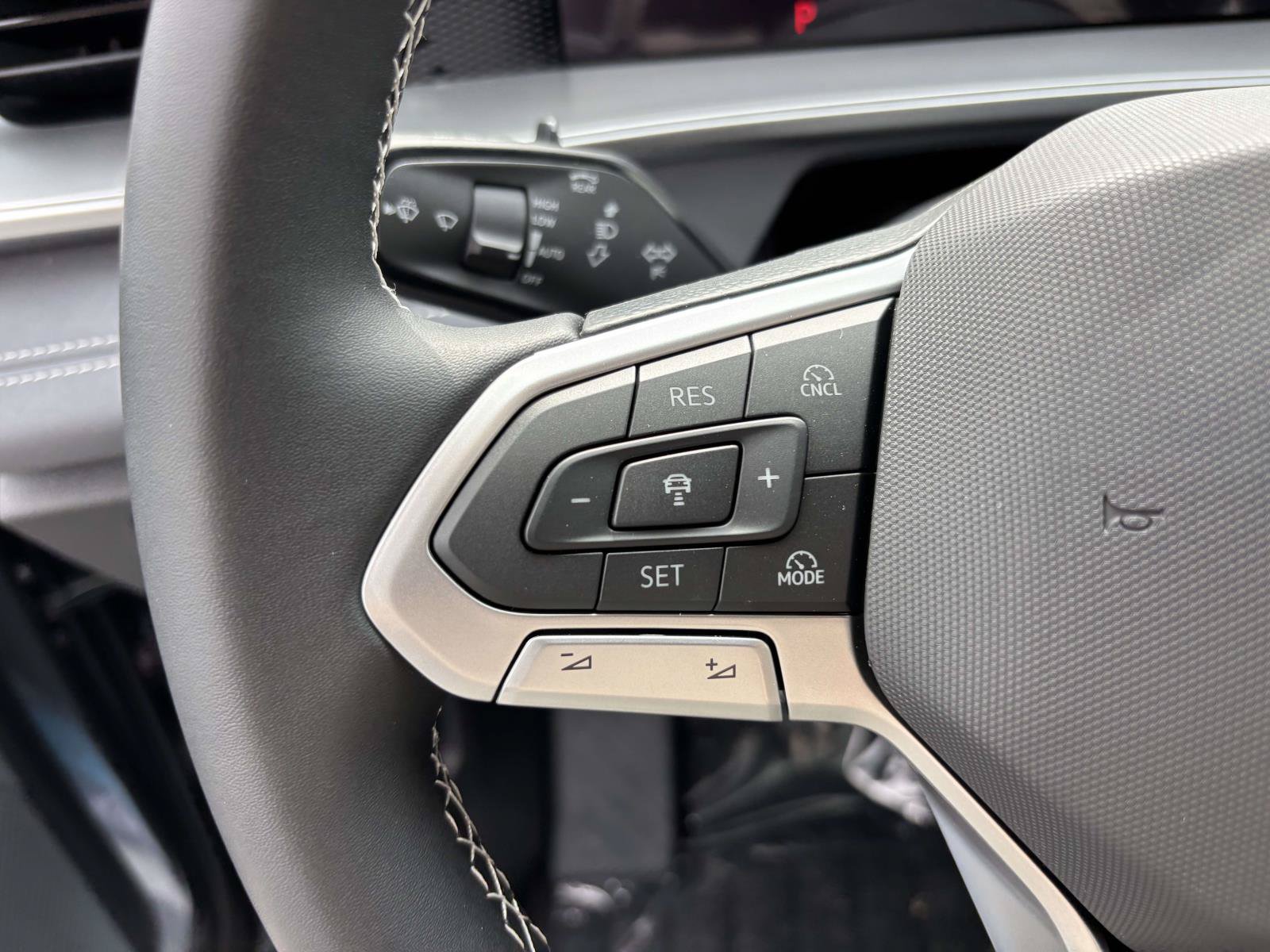 New 2026 Volkswagen Tiguan SE AWD/4WD image 18