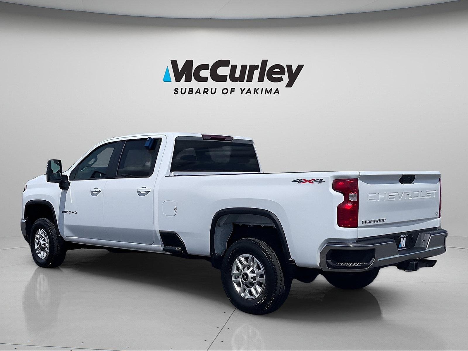 Used 2025 Chevrolet Silverado 2500 LT w/ Convenience Package AWD/4WD image 4