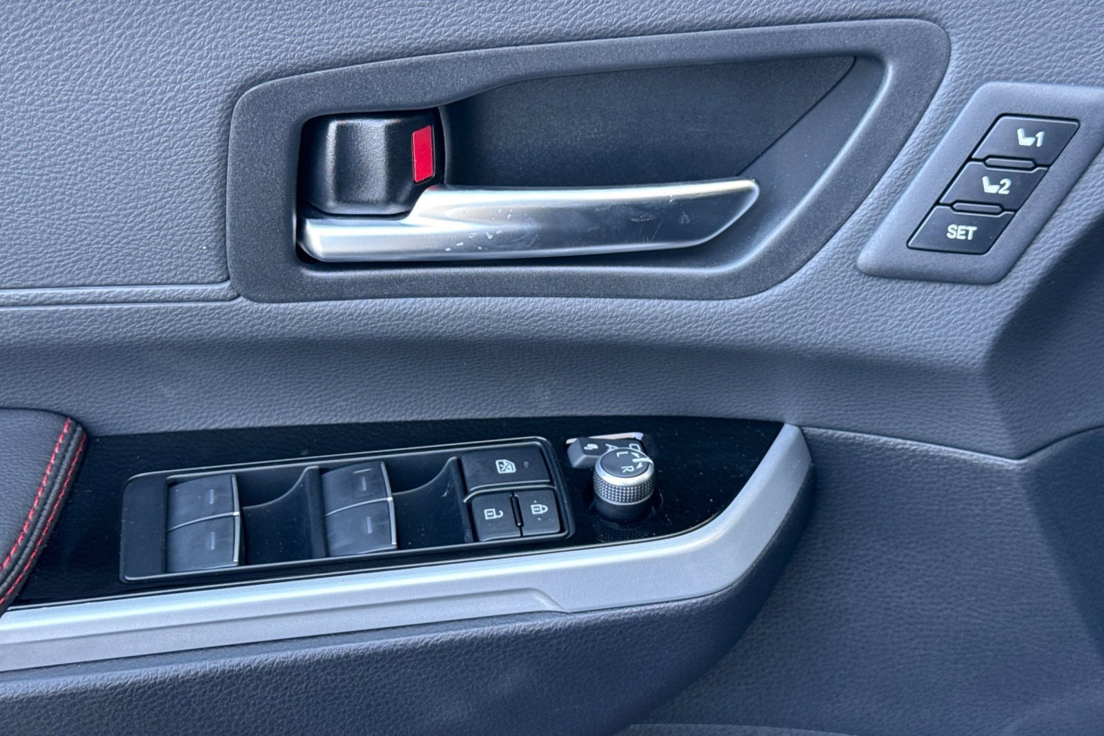 Certified 2025 Toyota Sienna XSE image 15