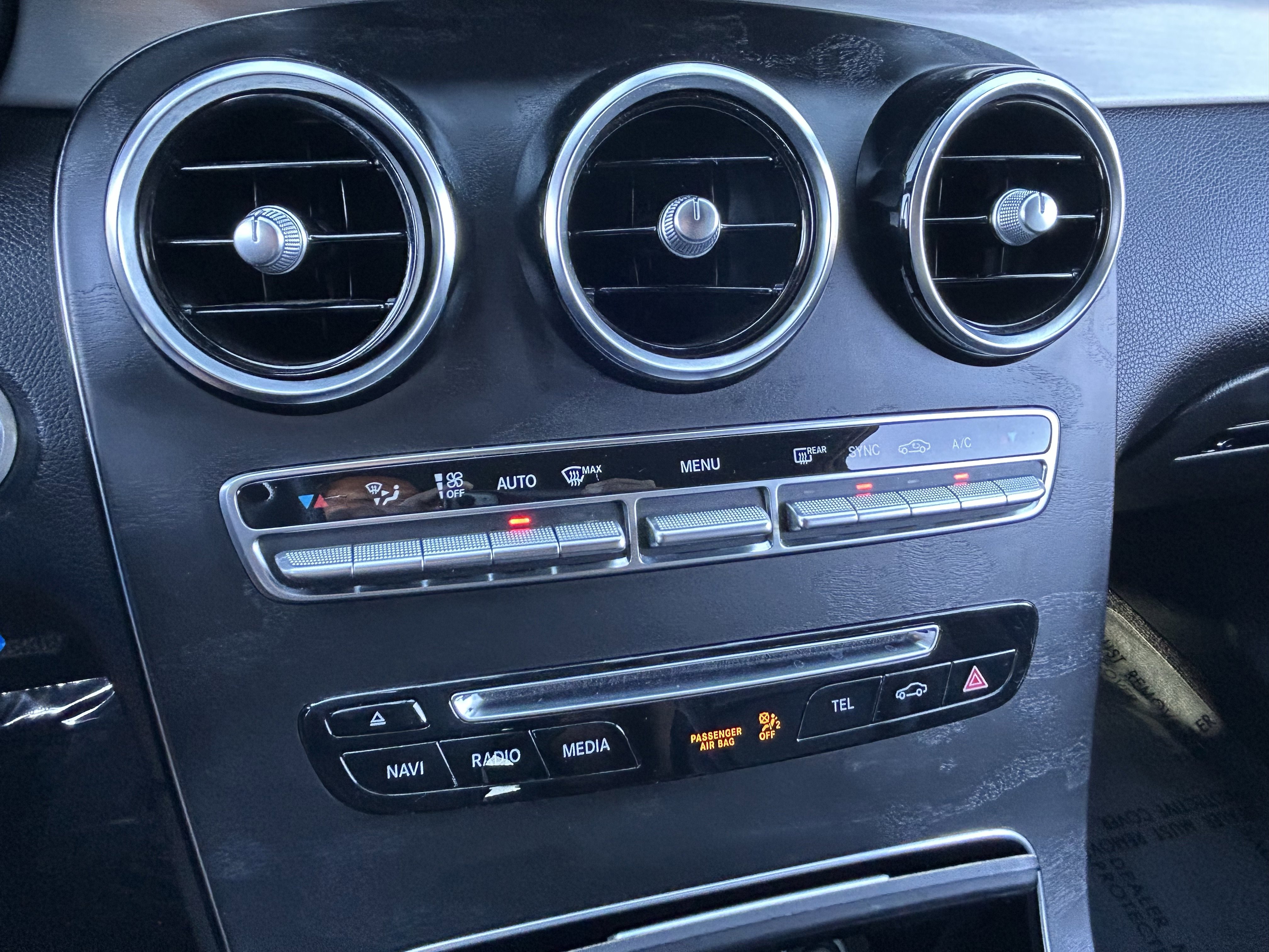 Used 2019 Mercedes-Benz GLC 300 4MATIC image 27