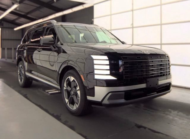 Used 2026 Hyundai Palisade Limited AWD/4WD image 2