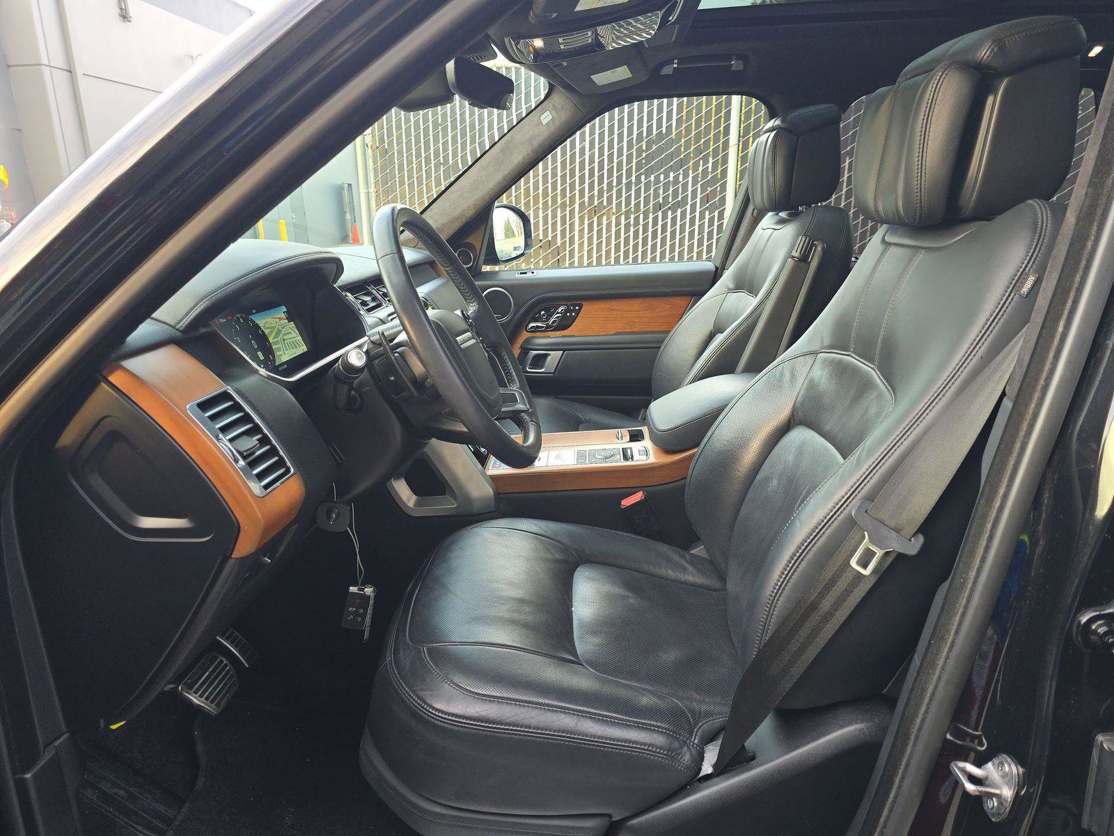 Used 2022 Land Rover Range Rover Autobiography image 9