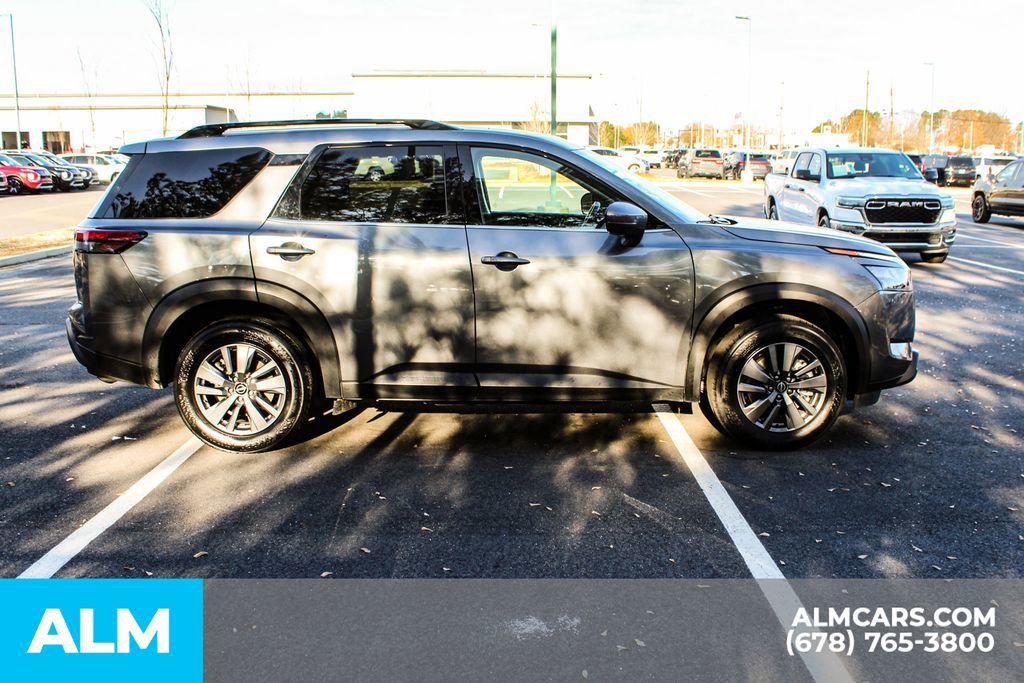 Used 2025 Nissan Pathfinder SV image 9