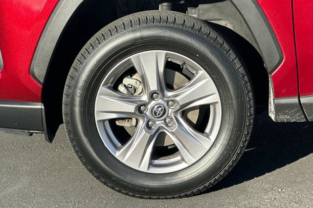 Certified 2022 Toyota RAV4 XLE w/ XLE Grade Weather Package AWD/4WD image 31