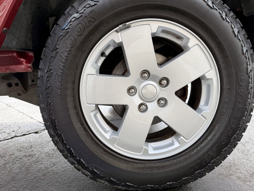 Used 2012 Jeep Wrangler Unlimited Sahara w/ Dual Top Group image 20