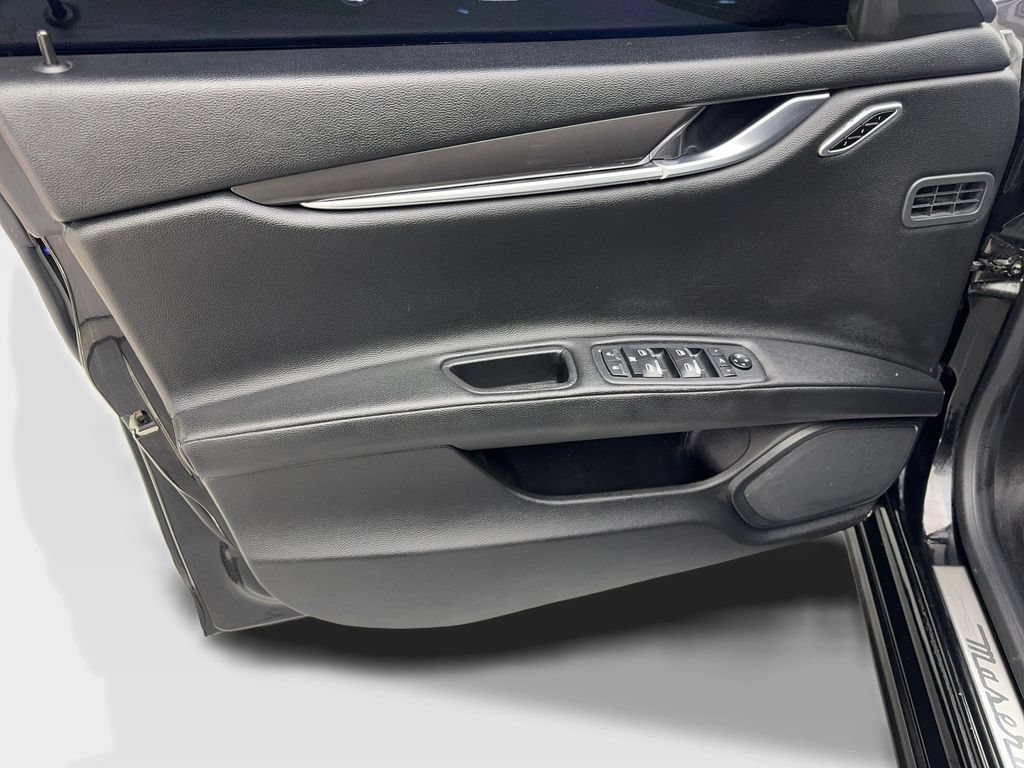 Used 2020 Maserati Ghibli RWD image 31