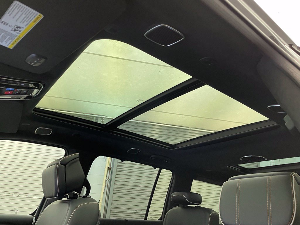 New 2026 Jeep Grand Wagoneer Summit AWD/4WD image 22