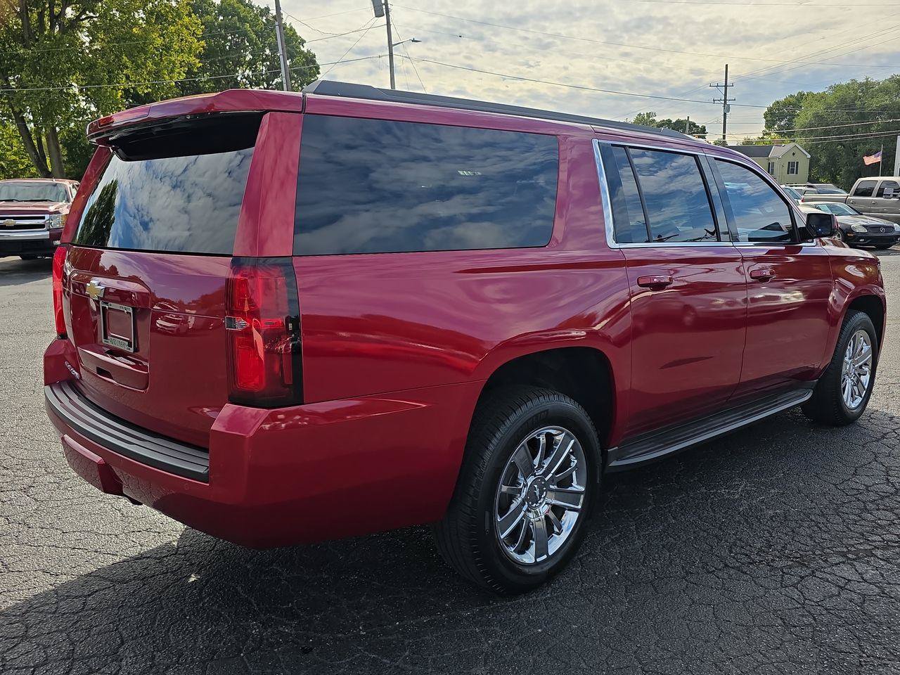 Used 2015 Chevrolet Suburban LT w/ Luxury Package AWD/4WD image 2