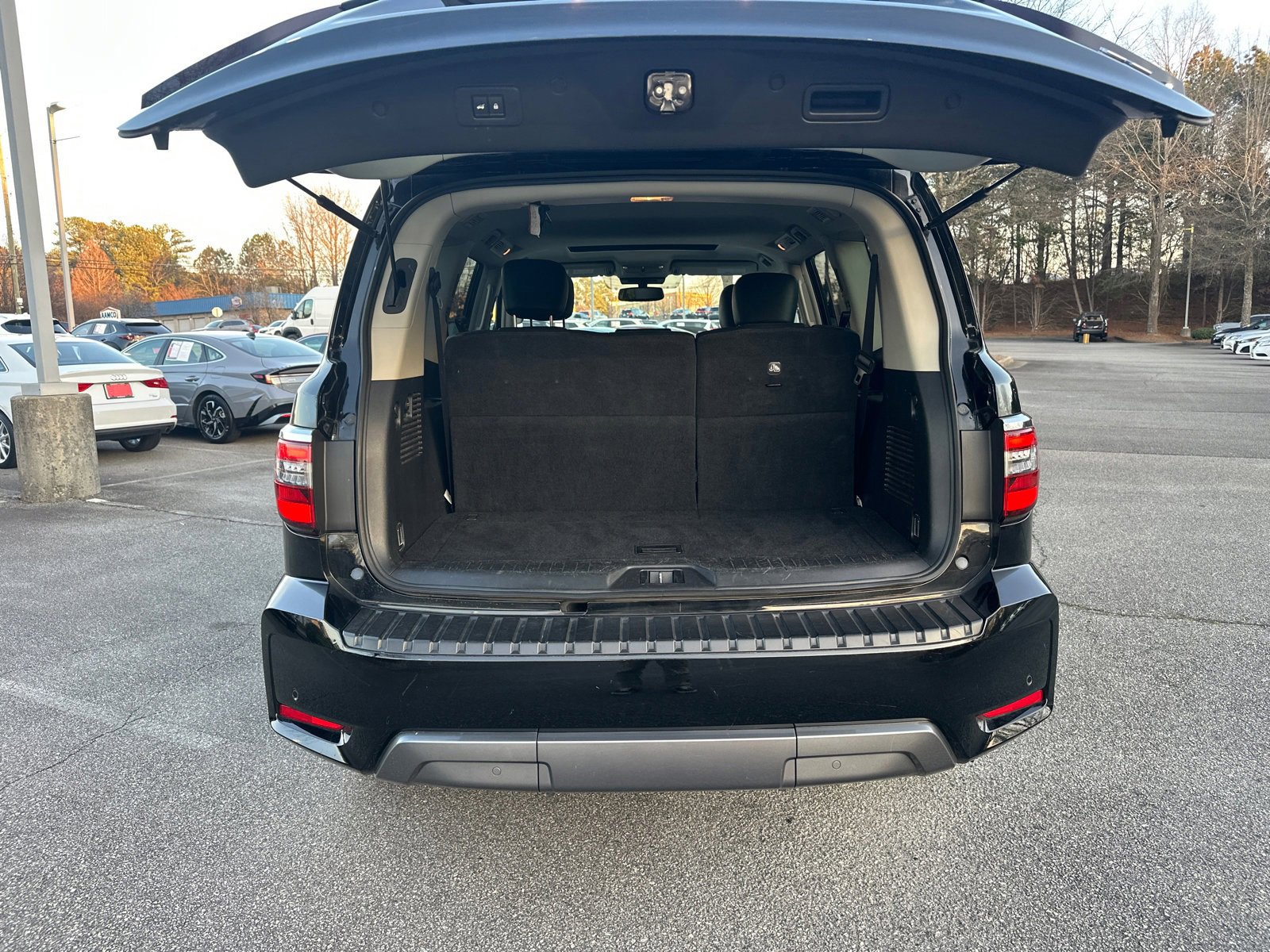 Used 2023 Nissan Armada SL w/ Captain's Chairs Package image 4