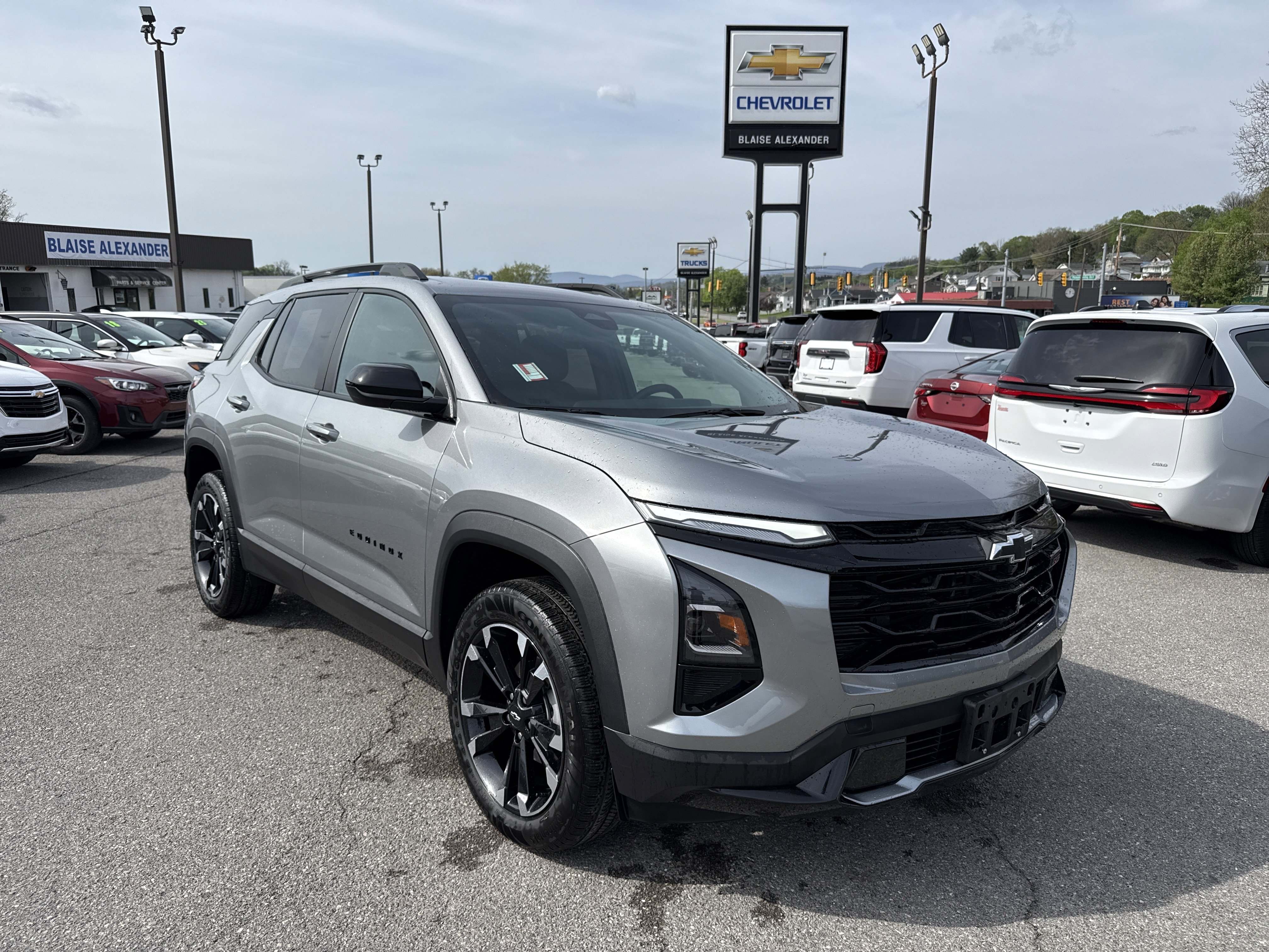 Used 2025 Chevrolet Equinox RS image 1
